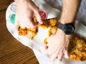 I love the Holidays but by the time NYE rolls around I’m tired of all of the fuss of entertaining. That's why I teamed up with Dominos to handle my NYE meal